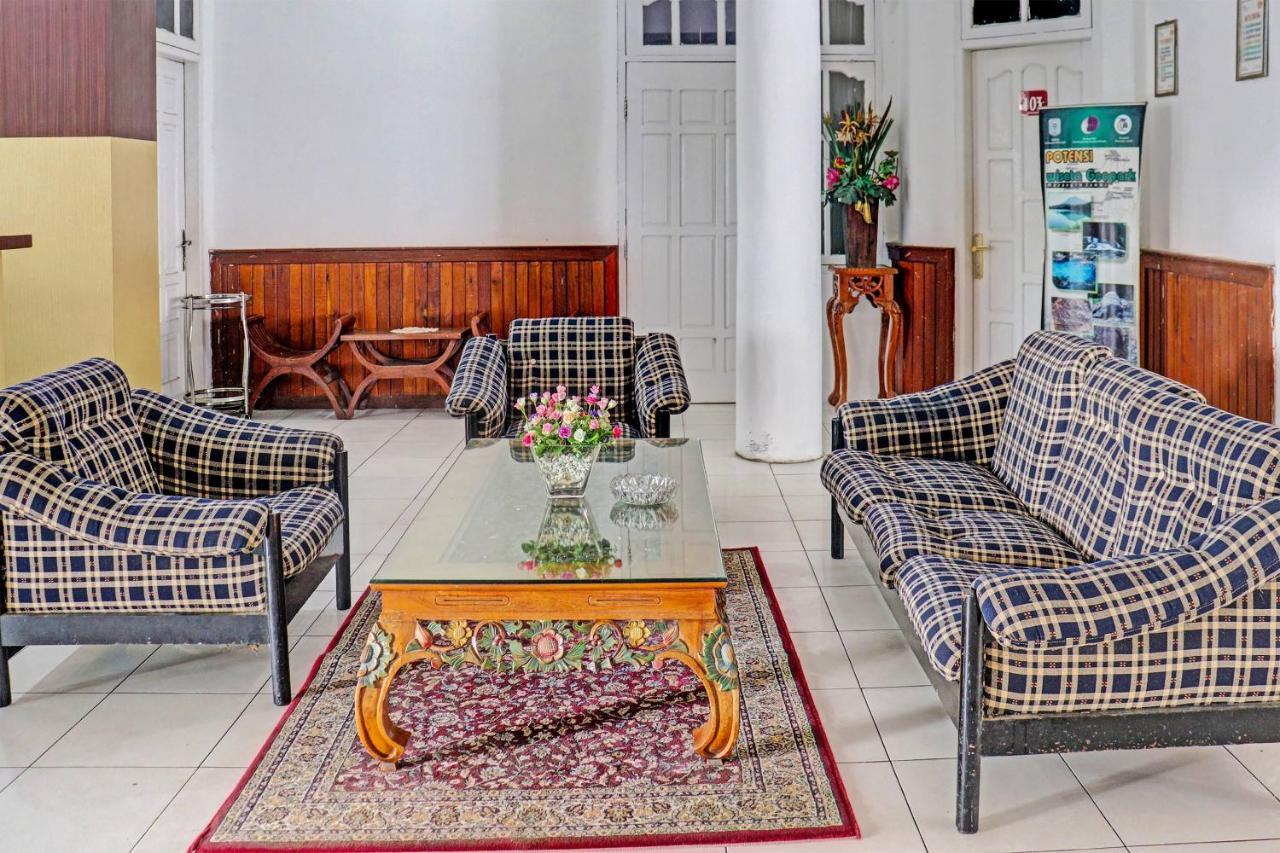 Oyo 90483 Homestay Permata Syariah Bangko Exterior foto