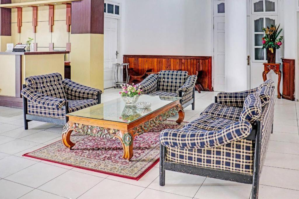 Oyo 90483 Homestay Permata Syariah Bangko Exterior foto
